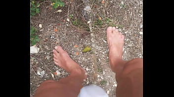 Petit Pipi Dans Son String Blanc