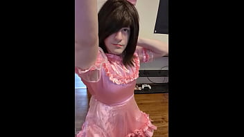 My New Online Sissy Slave Leah Wets Her Diaper And Humps A Pillow In It