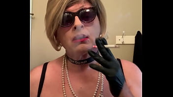 Cd Nikkismoking In Sexy Pink Bra