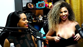 Dani Motta Mostra Seus Peitinhos Naturais, O Apresentador Ficou Com Tesão – Podcast Completo No Sheer/red