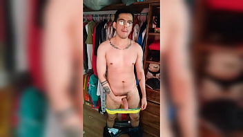 Hetero Tatuado Vergón Se Desnuda Lentamente Hasta Terminar Jalandose Su Vergota Gruesa De 18cm
