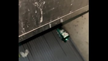 Paja En Cabina Wc Sucio Con Pillada Al Final