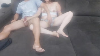 Meio-irmão Conta As Pintas Da Meia-irmã, Ela Sente Tesão E Rola Uma Masturbação Simultaneamente Até Eles Transarem!