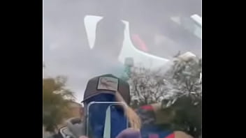 Leo Messi Rascandose Los Guebos En El Auto