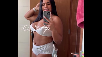 Kriss Hotwife – No Espelho Do Banheiro
