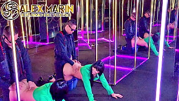 Me Cojo A Mi Novia En El Laberinto De Espejos