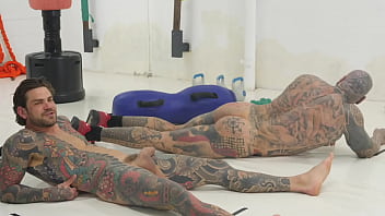 Foursome Anal At The Gym