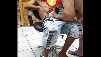 Barbeiro Coroa Safadao Chupando Pau Do Novinho Hetero