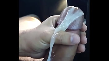 Me Masturbo En El Carro