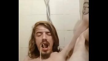 Je Pisse Dans Ma Bouche Pour Vous Faire Plaisir