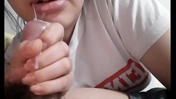 Pinay Girlfriend Giving Nice Blow On His Man’ Dick