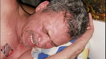 O Porteiro Isaac Sempre Vem Trazer As Correspondencias Quando Raphael Está Sozinho, Dessa Vez Ele Veio Na Hora Certa, Levou Fundo Do Cuzinho E Chorou De Prazer