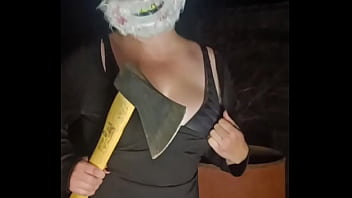 Страшная Хэулуинская шлюха ВасилисаСваг в роли кролика маньяка