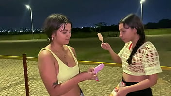 Hermosa Latina Masturbándose Hasta Venirse En La Cara