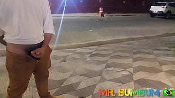 Macho Saiu Da Balada E Foi Mijar Cheio De Tesão. Provoquei Até Ganhar Leite Quente.