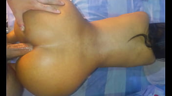 Primer Plano Anal A Culo Enorme De Ebano La Muy Puta Se Abre El Culo Para Que Lo Vean