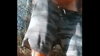 6q87 Se Se Mea Y Se Masturba En El Bosque