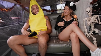 Bangbros – Bang Bus Halloween With Mads Flores And Derek Savage