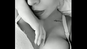 Tocándo Y Masturbandome Para No Estar Aburrida