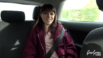 Marie Baise Son Amie Tiny Avec Un Gode-ceinture