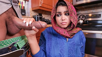 Perv Guy Helps Makes Hijab Teen Feel At Home – Hijablust