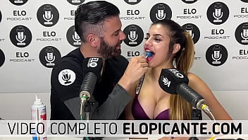 Elo Podcast Le Pega Con La Paleta A Melita En El Cuarto Picante