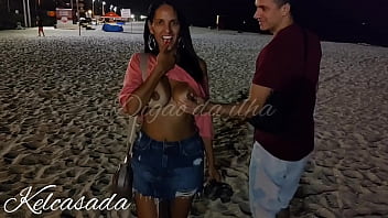 Flagrados Pela C_mera De Segurança Na Areia Da Praia