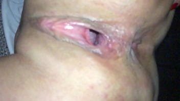 Ehefrau Zeigt Ihr Inneres