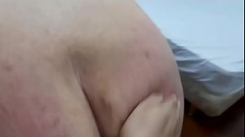 Mão E Chinelo Na Bunda