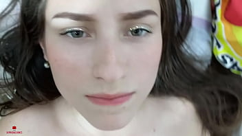 Sorprendo A Mi Pequeña Hermanastra Descansando En Mi Habitación Y Terminamos Cogiendo Muy Rico. Hl