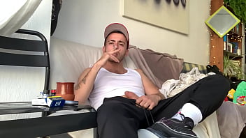 Bienvenue David Luca ! Mets Toi à L_aise Et Tape Toi Une Queue