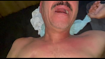 Porteiro Entrou No Quarto Na Hora Que Os Machos Estavam Trepando, Entrou Na Pica Também E Gemeu Gostoso – Full Red