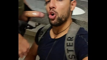 Mamador De Boca Nas Picas Desses Machos No Banheiro Do Metr_