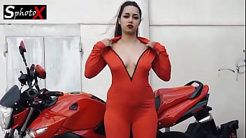 Nona Jugando En La Moto