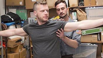 Guy Observed Sneaking Multiple Jewelry Items In His Pants – Perps4k