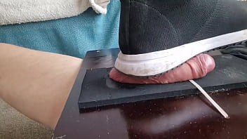 Training Shoe Cock Trample 100kg Guy