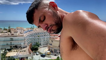 Room Ser[r]vices Avec Nicholas Bardem _ Oskar Ivan [free 5mn]