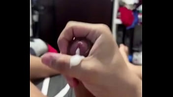 Esta Arrecho Y Saca Su Lechita