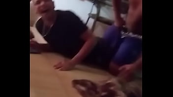 Negro Fode Primo Branquinho Em Casa De Amigos Com Ele Assistindo