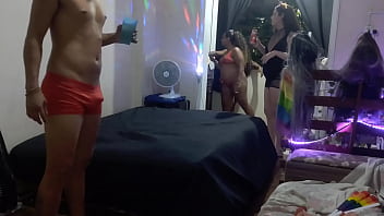 Fiquei Pelado Na Festa Todo Babado Com Várias Mulheres