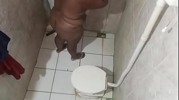 Camera Escondida No Banheiro Flagra Madrasta Gordinha