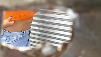 Chicas En Vestidor De Playa Cambiándose De Ropa