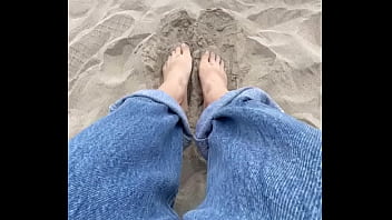 Playa Y Pies En La Arena