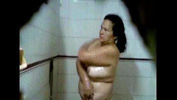 Gorda Mari Bañandose