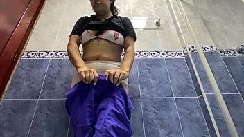 Camara Amateur A La Esteticista En El Baño