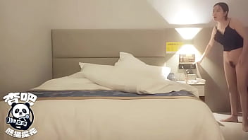 熊猫探花-_老公，我快不行啦，要被你艹死了_美容院小姐姐生意失败下海捞金