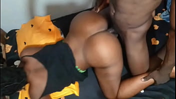 Baise Rapide Avec Ma Jeune Belle-mère Pendant Que Mon Beau-père N_est Pas à La Maison