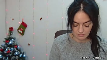Brunette Amateur Babe In Sweater Chats On Webcam Show