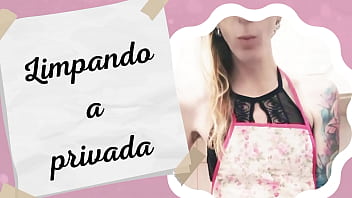 Sissy Aniya – Limpando A Privada