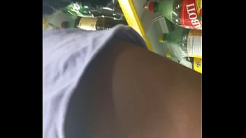 Safada Inteada No Mercado De Shortinho